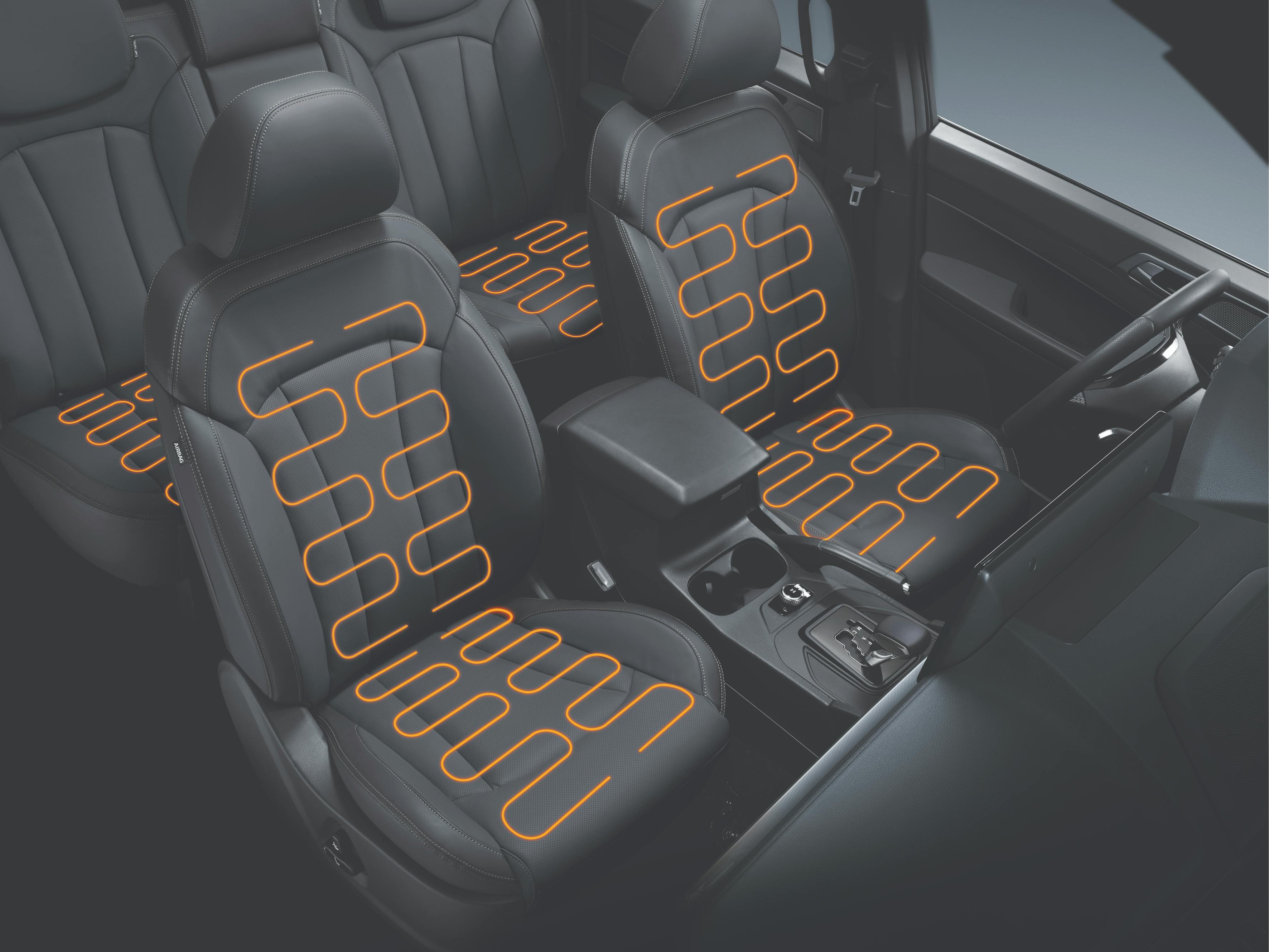 De zwarte zetels van een Grand Musso pick-up, waarbij met oranje lijnen de zetelverwarming wordt aangegeven.